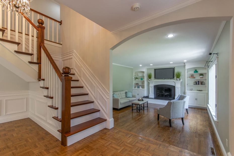 591 Pinewood Dr Photo 4