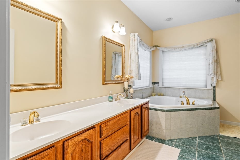 12 Golden Cir Photo 25