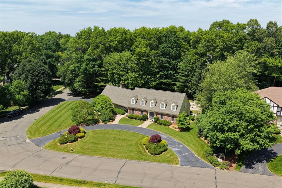 115 Williamsburg Dr Photo 2