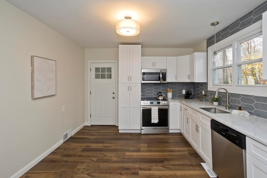8 Molloy Ave Photo 9
