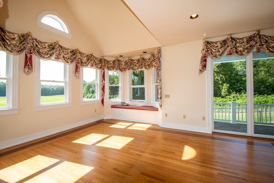 365 Middle St Photo 15