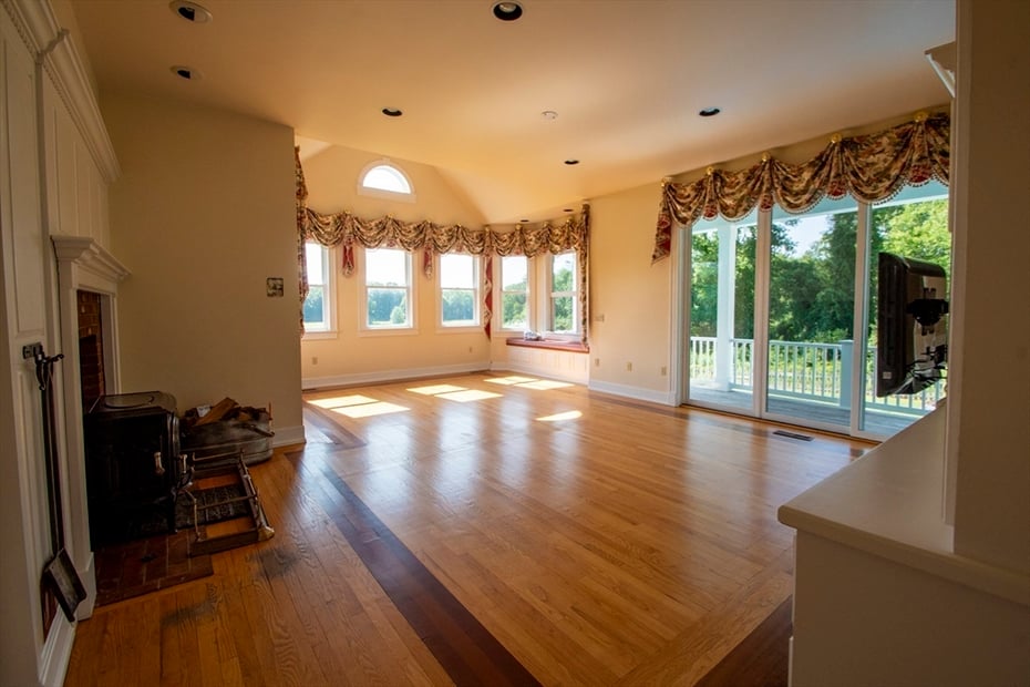 365 Middle St Photo 13