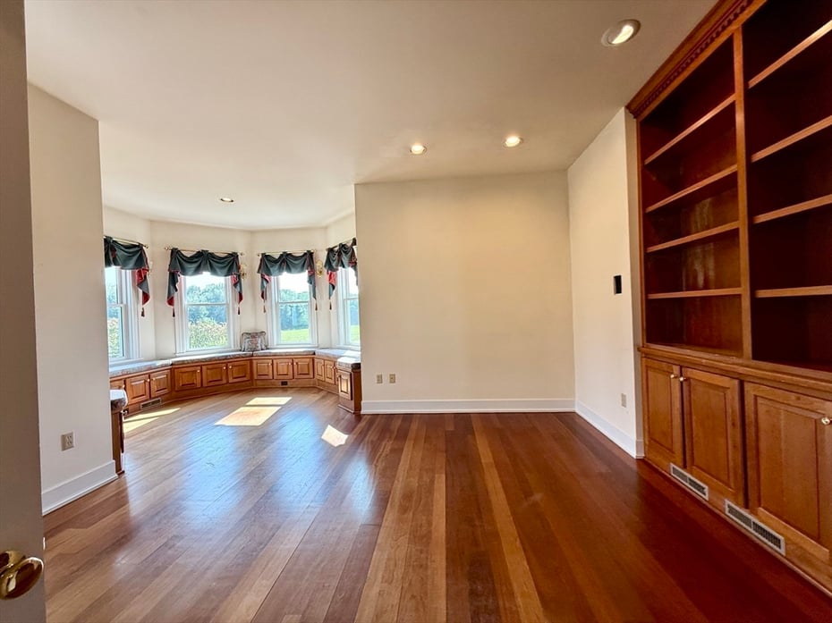 365 Middle St Photo 22