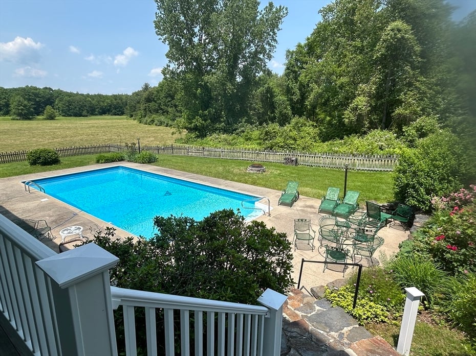 365 Middle St Photo 8