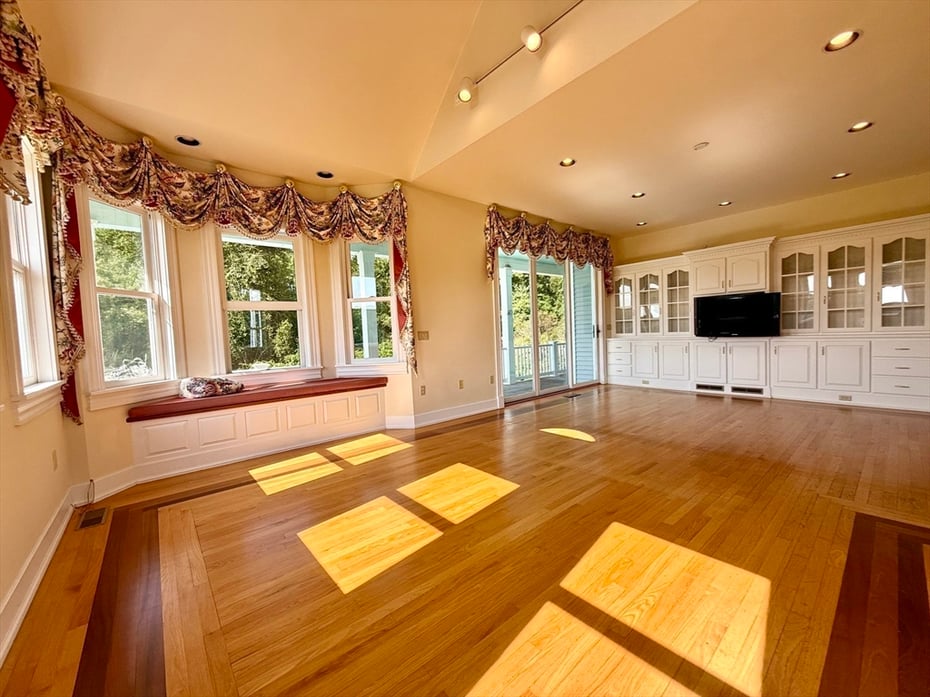 365 Middle St Photo 14