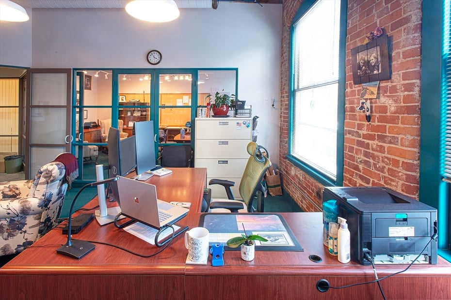 320 Riverside Dr  #1 Photo 25