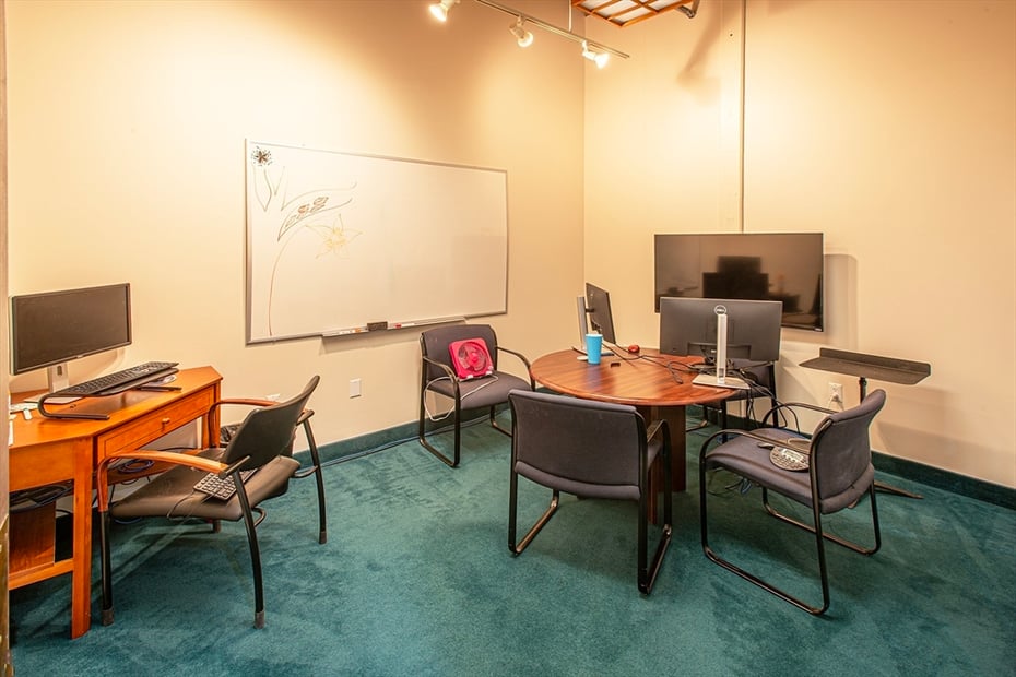 320 Riverside Dr  #1 Photo 14