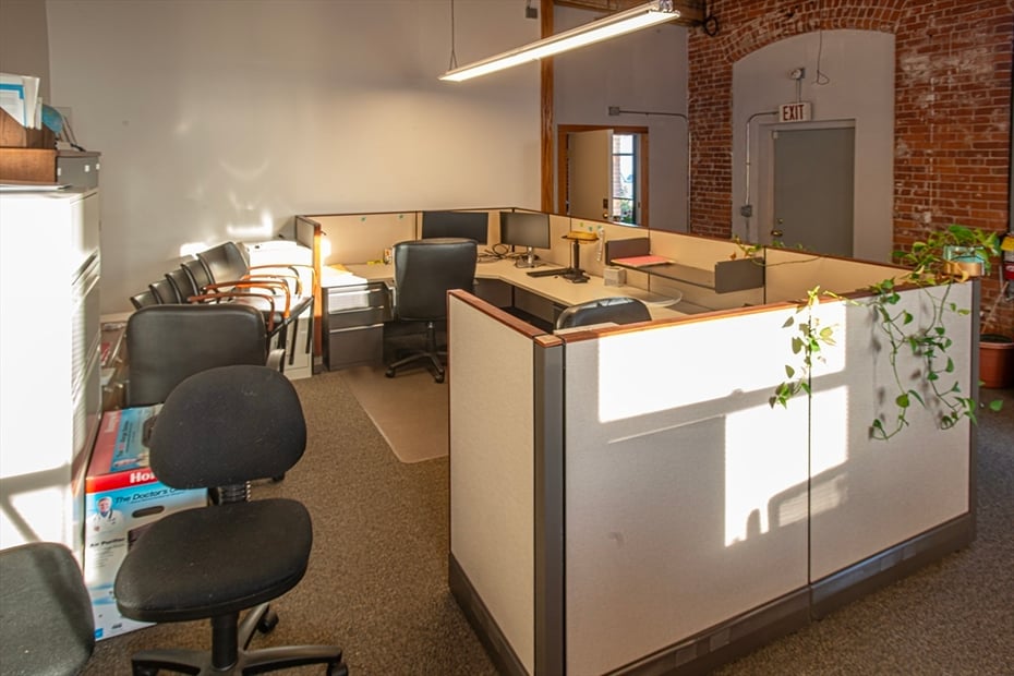 320 Riverside Dr  #1 Photo 18