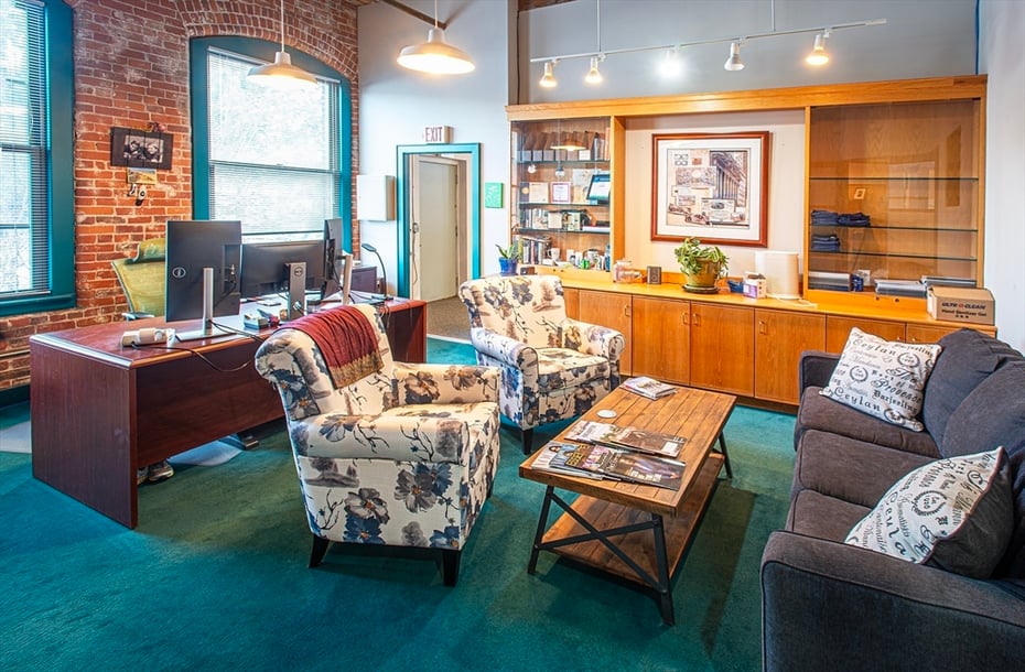 320 Riverside Dr  #1 Photo 22