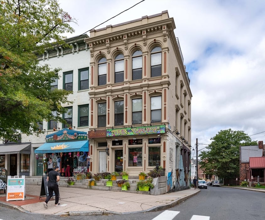 135 Main St Photo 1