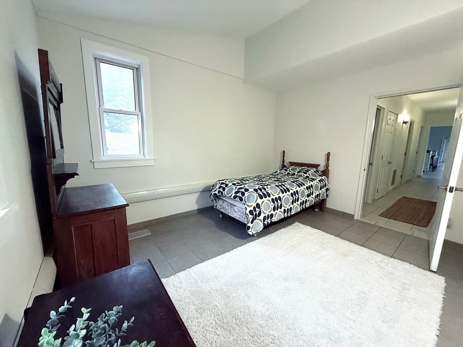 330 East St Photo 18