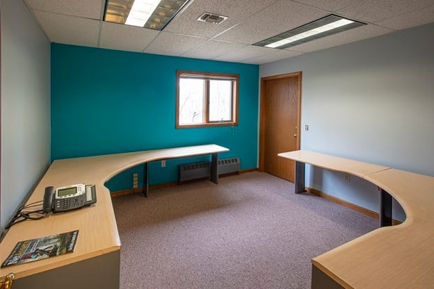 32 Industrial Dr E Photo 17