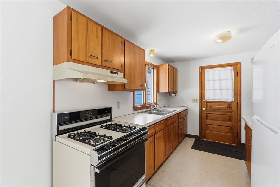 62 Bridge St. Photo 9