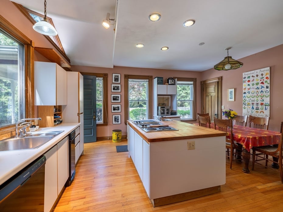 51 Harrison Ave Photo 19