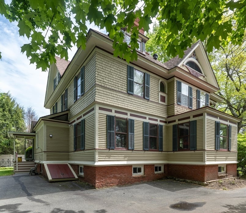 51 Harrison Ave Photo 38