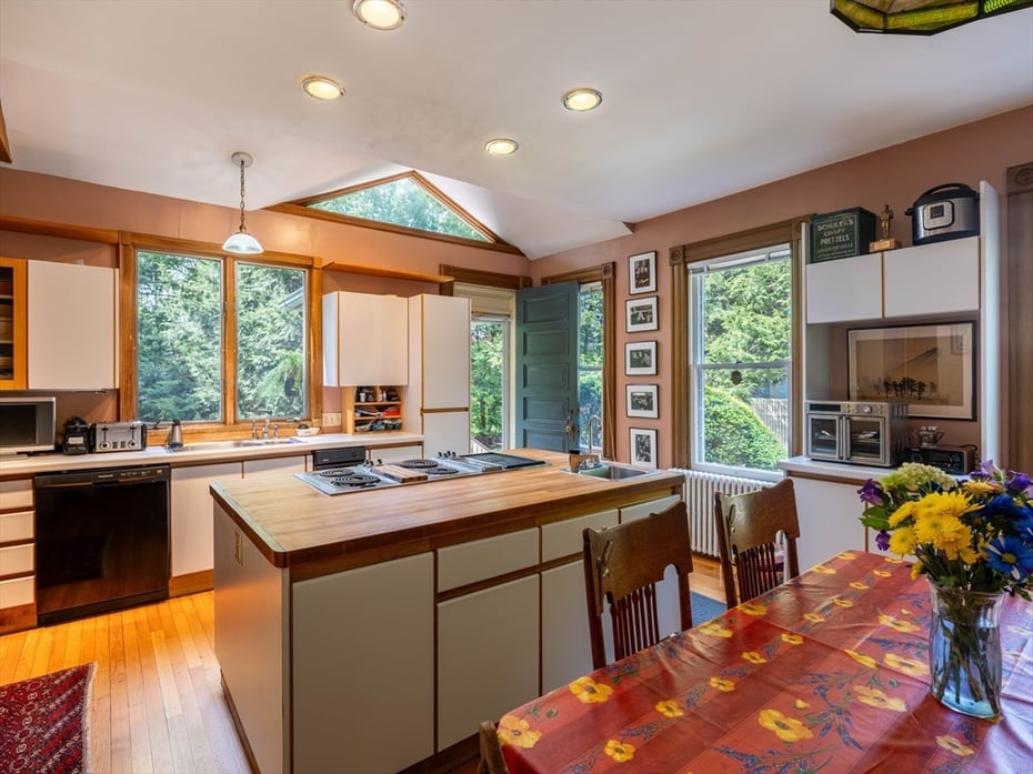 51 Harrison Ave Photo 18