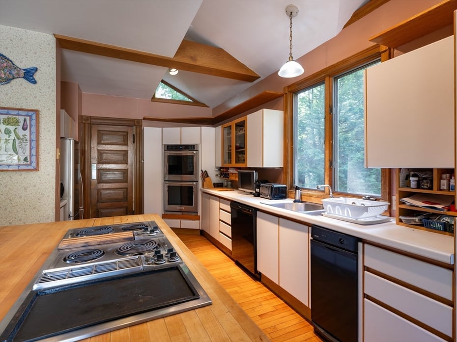 51 Harrison Ave Photo 17