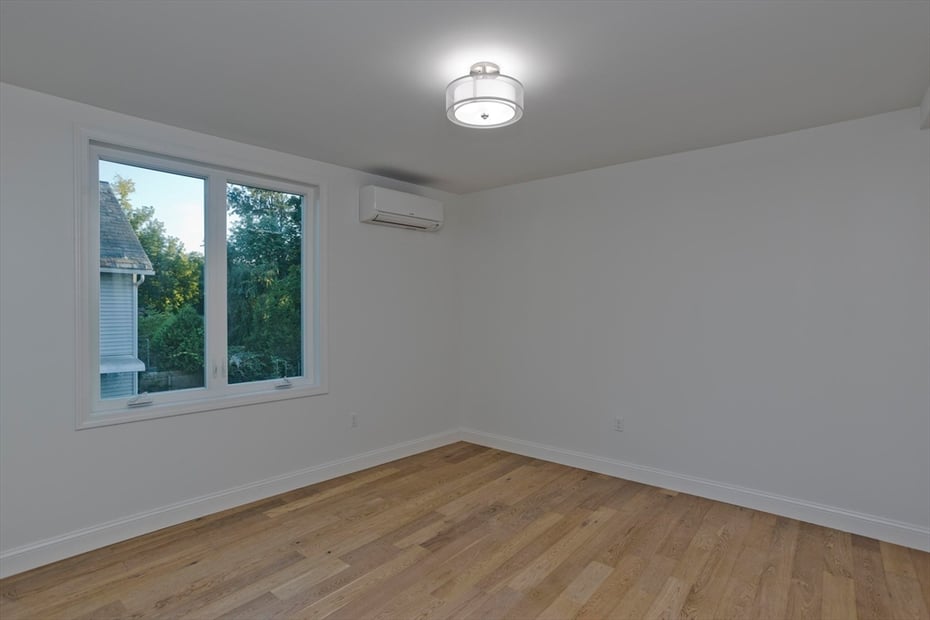 107 Williams St Photo 13