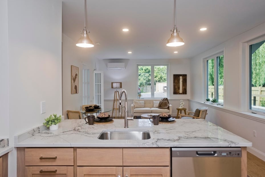 107 Williams St Photo 4