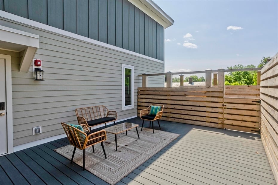 107 Williams St Photo 8