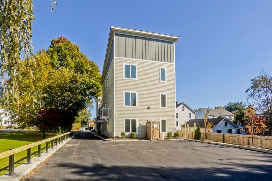 107 Williams St Photo 1