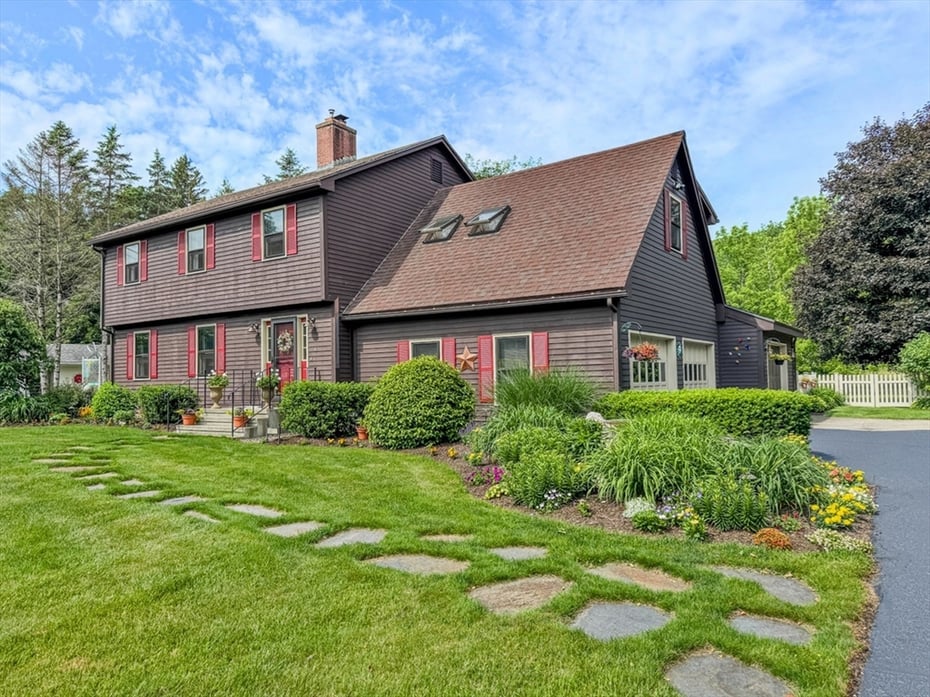 714 Colrain Rd Photo 3