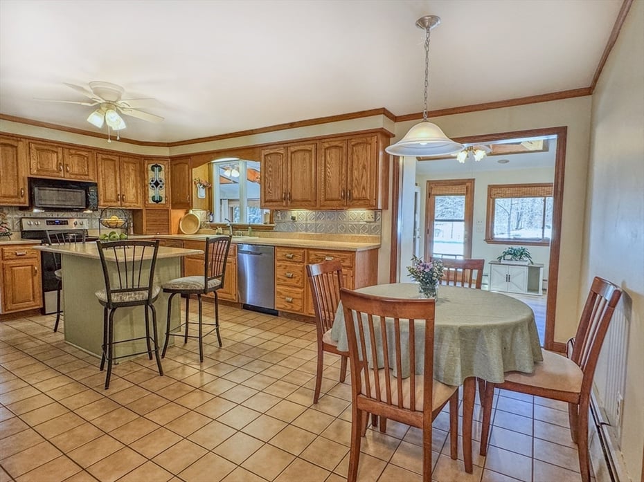 714 Colrain Rd Photo 11