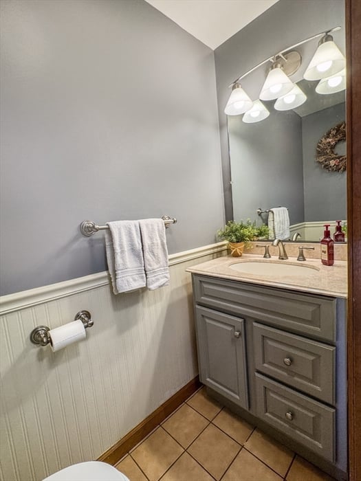 714 Colrain Rd Photo 18