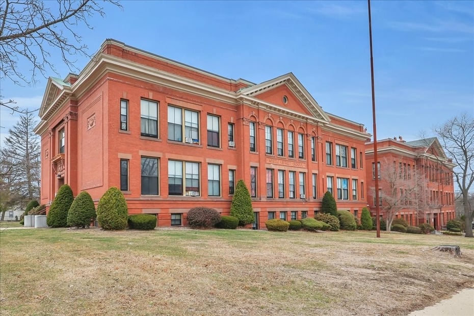 64 Myrtle Street Photo 6