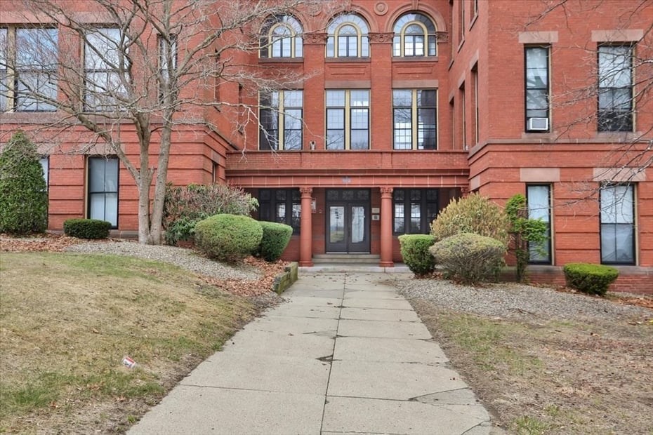 64 Myrtle Street Photo 3