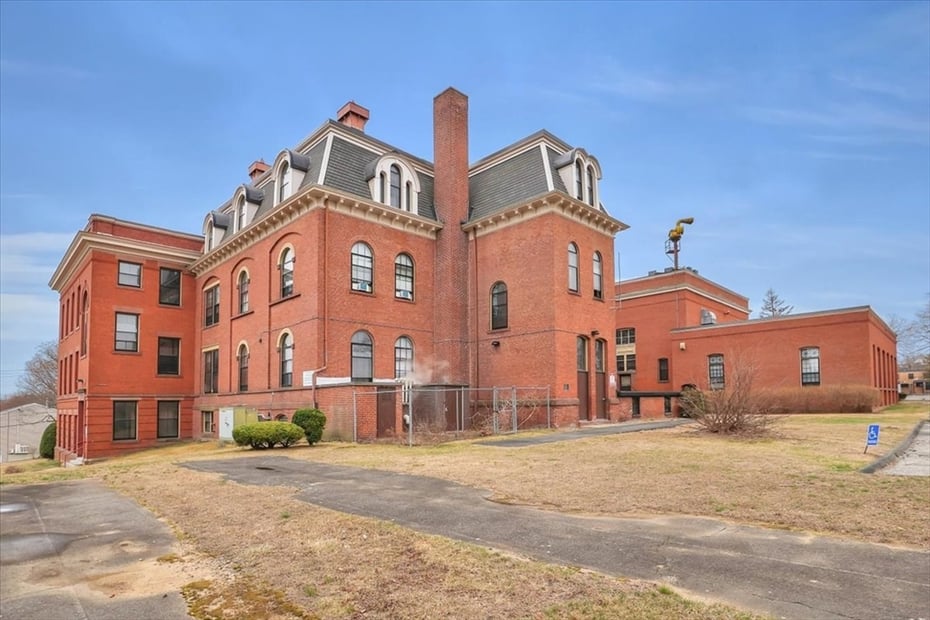 64 Myrtle Street Photo 13