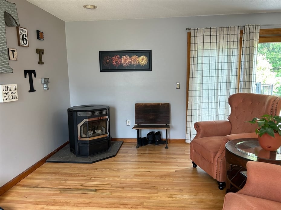 144 Prospect St Photo 5
