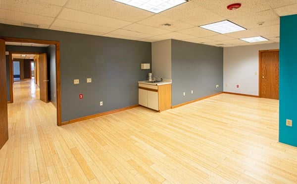 32 Industrial Dr E Photo 13
