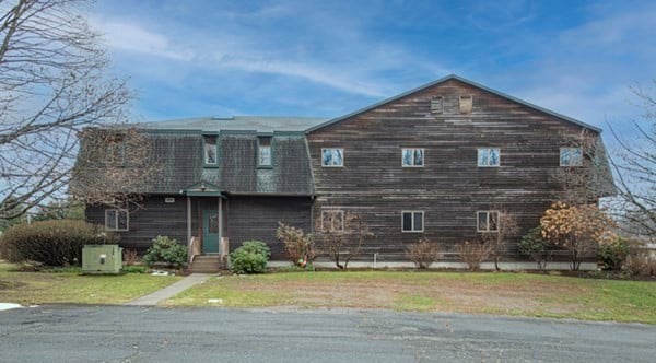 32 Industrial Dr E Photo 2