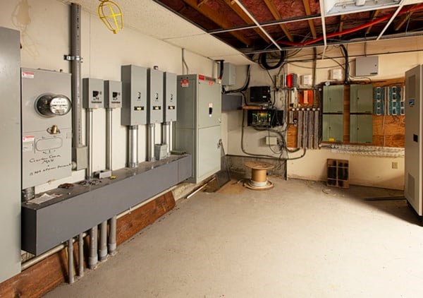 32 Industrial Dr E Photo 23