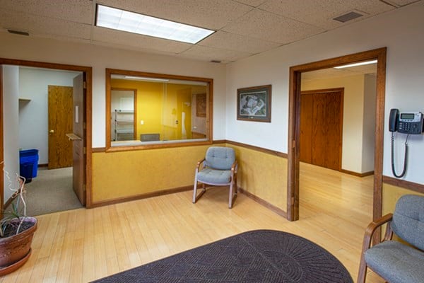 32 Industrial Dr E Photo 6