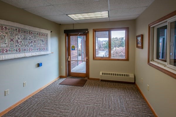 32 Industrial Dr E Photo 15