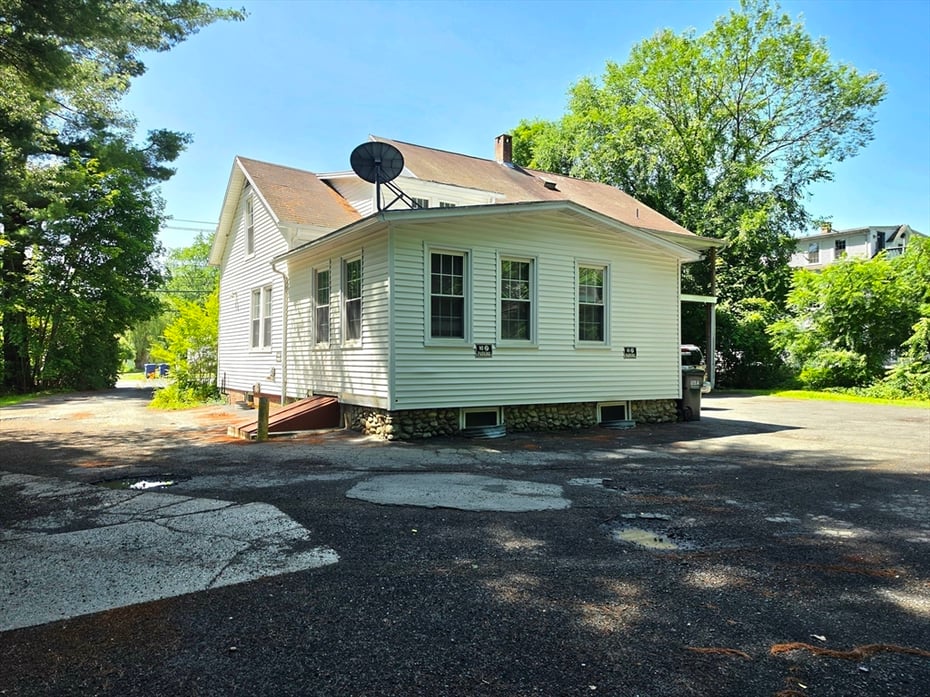 702-704 Main St Photo 5