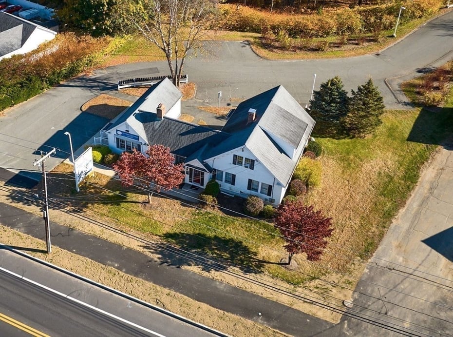 245 Russell St Photo 6