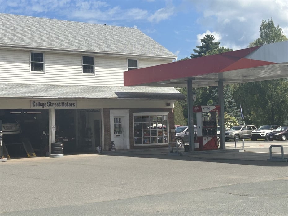 260 College St. Photo 3