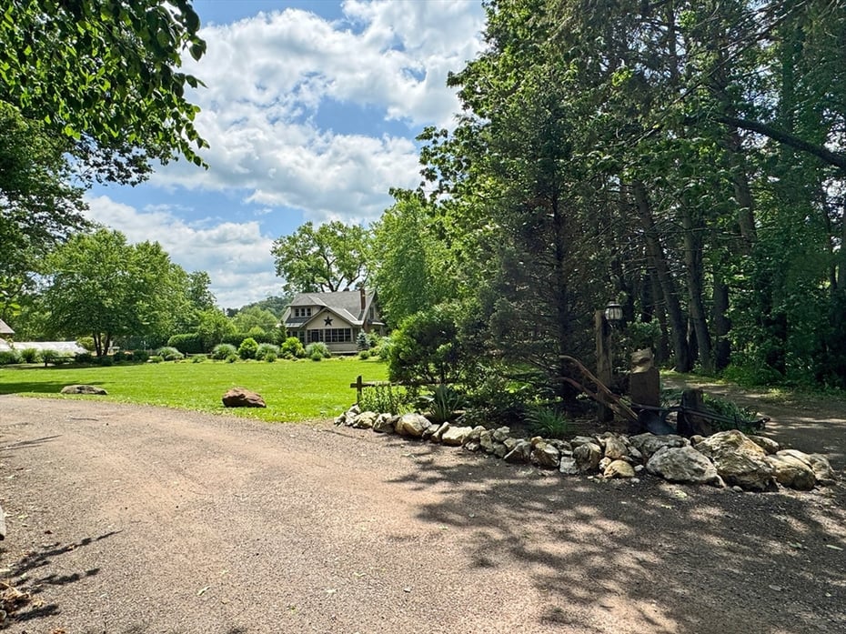 22 Conway Drive Photo 2
