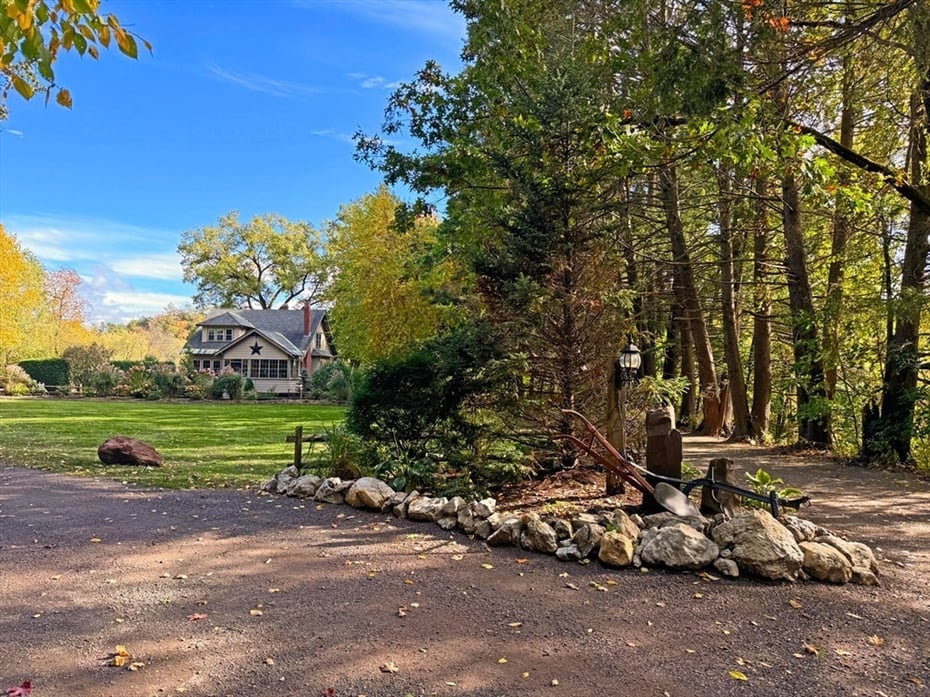 22 Conway Drive Photo 2