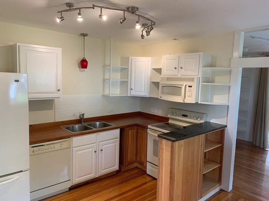 18-22 Baker Ave Photo 4