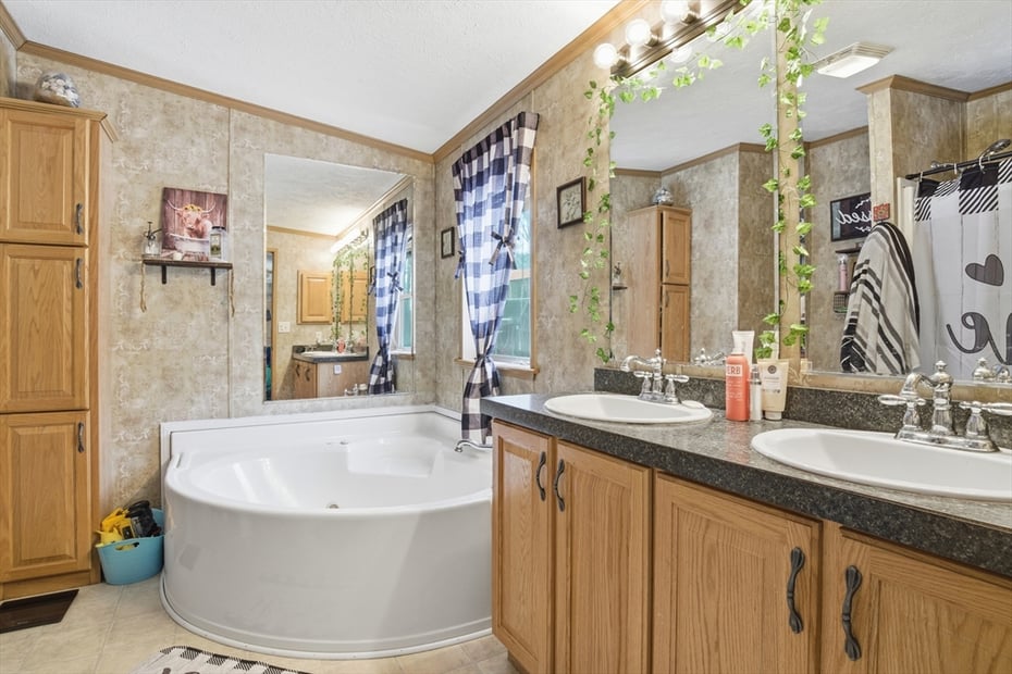 143 E Buckland Rd Photo 17