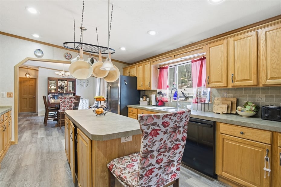 143 E Buckland Rd Photo 26