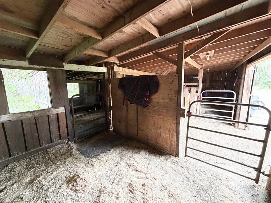 271 Lower Road Photo 32