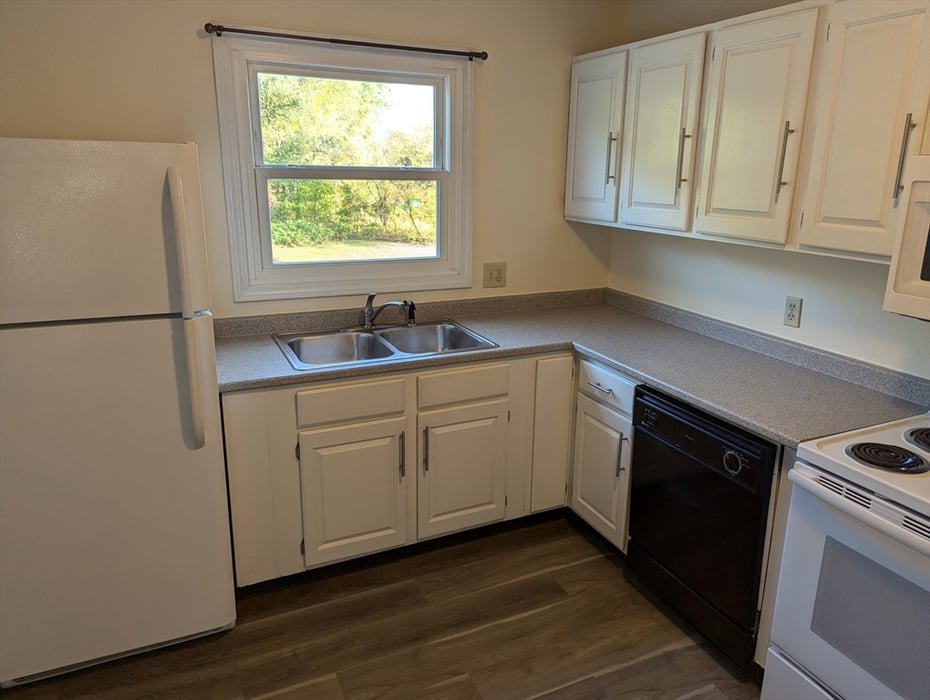 30 Long Plain Road  #B Photo 8