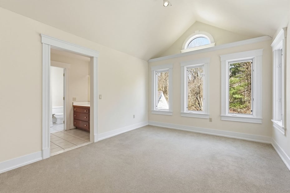 365 Middle St Photo 29