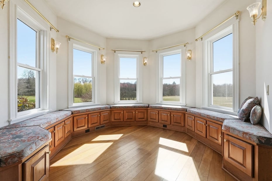 365 Middle St Photo 10