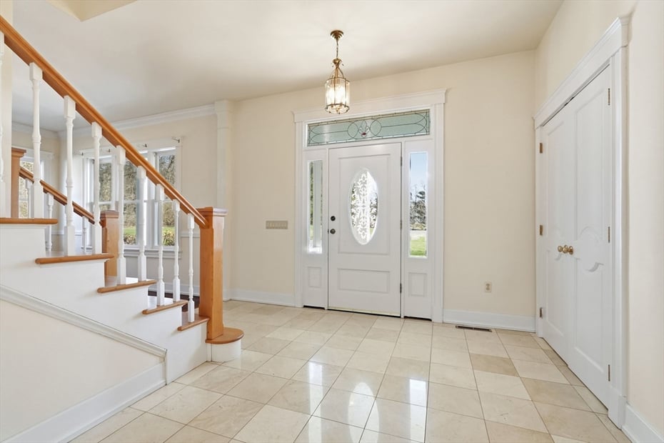 365 Middle St Photo 4